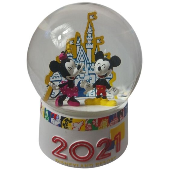 Disney WDW Resort 2021 Mickey & Minnie Mouse Snow Globe - Picture 1 of 8